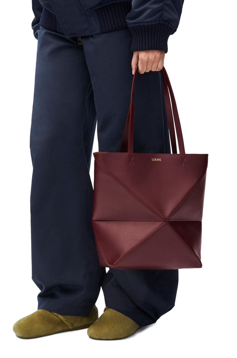 Sac "Puzzle Fold Tote en cuir de veau brillant Bordeaux foncé" LOEWE