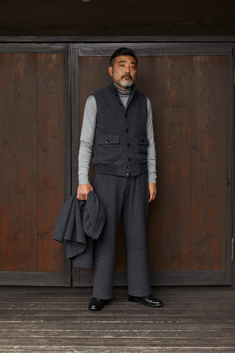 Ikiji anthracite sleeveless jacket