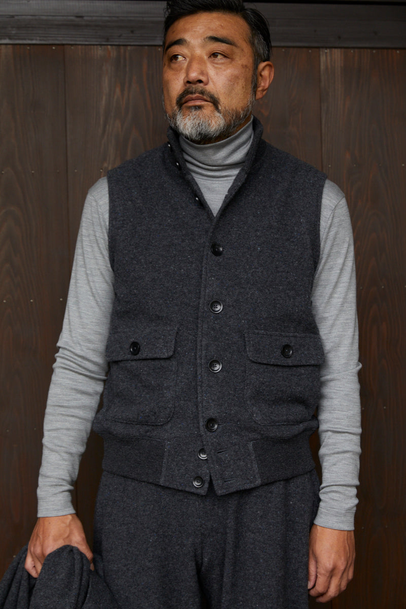 Ikiji anthracite sleeveless jacket