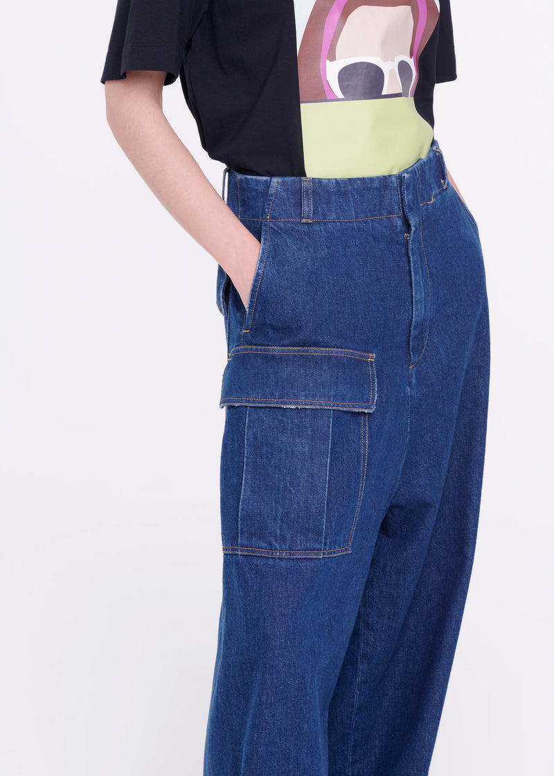 Large jeans with removable blue belt plan C