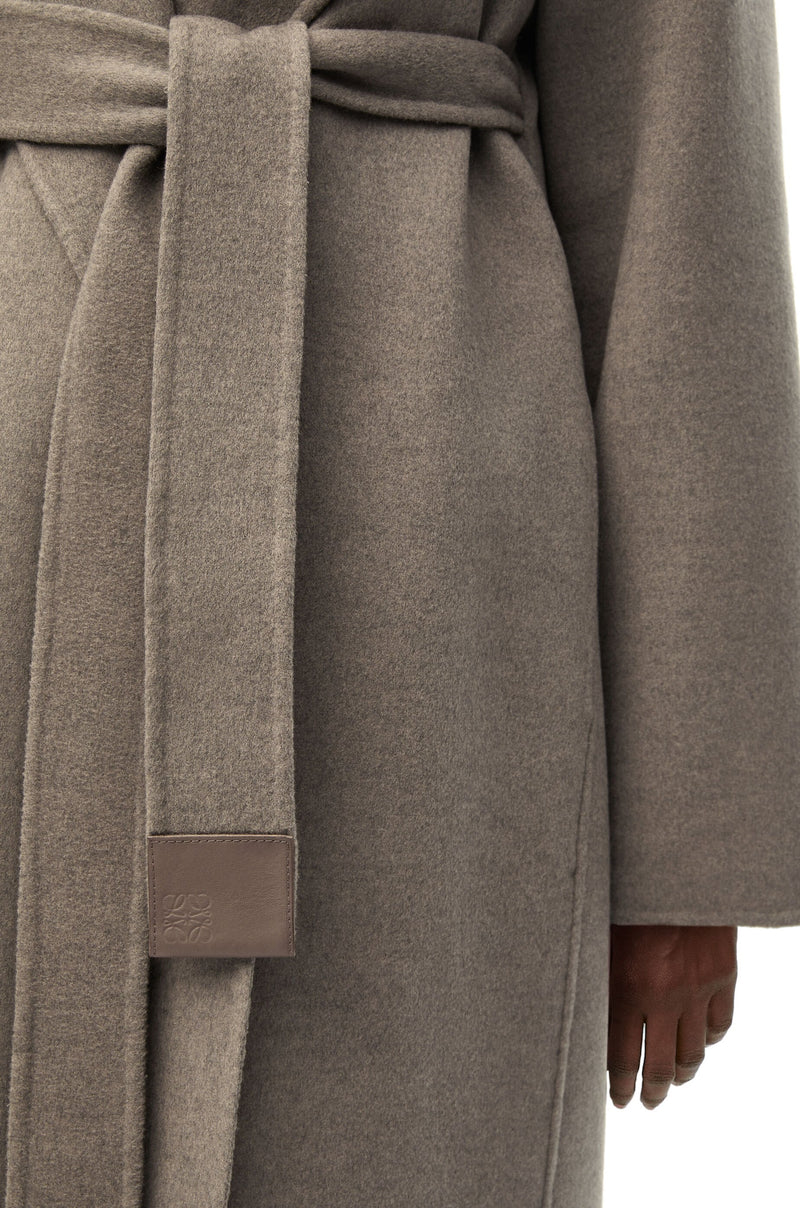 Manteau ceinturé en laine et cachemire Taupe Chine LOEWE