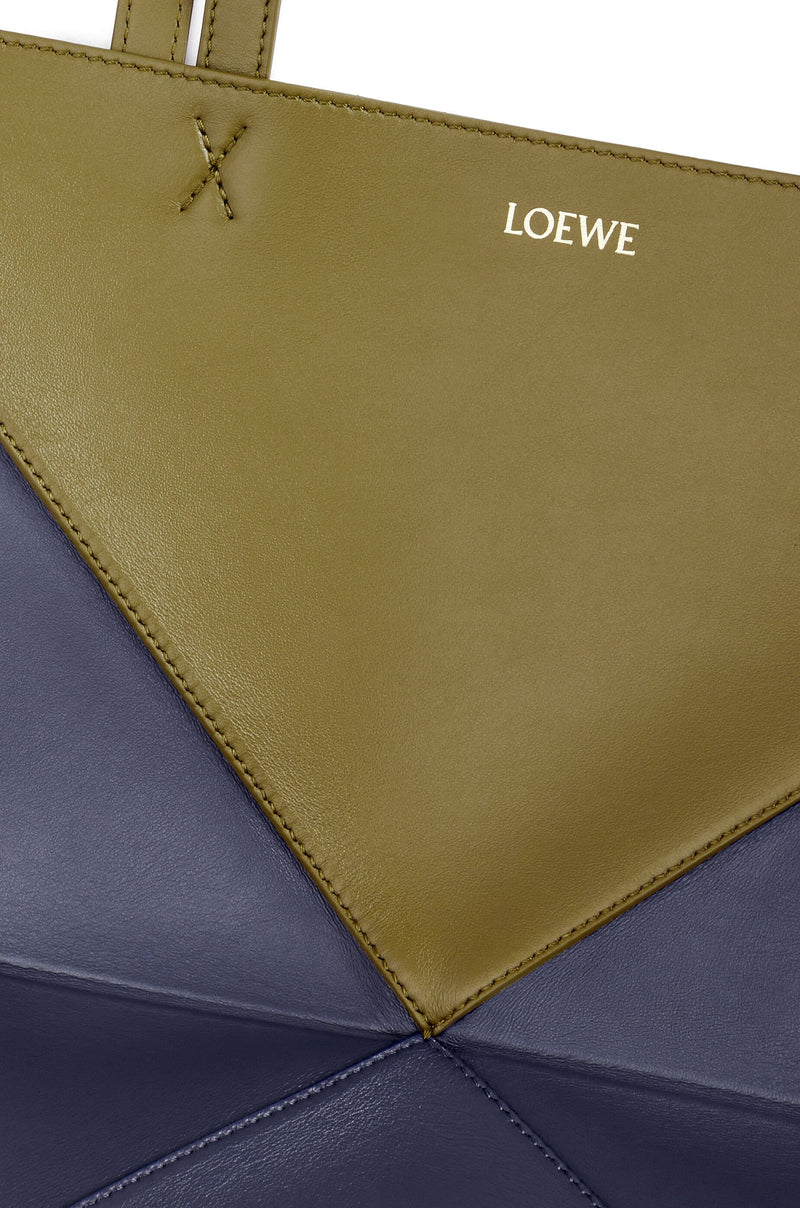 Sac "Puzzle Fold Tote en cuir de veau brillant Olive/ Bleu Abysse" LOEWE