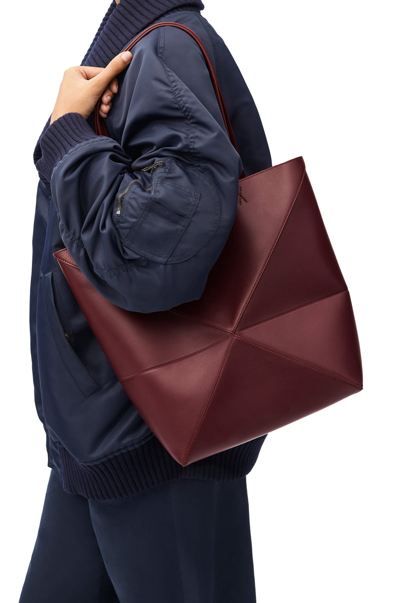 Sac "Puzzle Fold Tote en cuir de veau brillant Bordeaux foncé" LOEWE