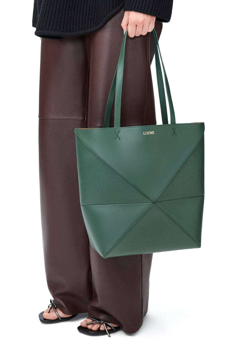 Sac "Puzzle Fold Tote en cuir de veau brillant Vetiver (Vert)" LOEWE