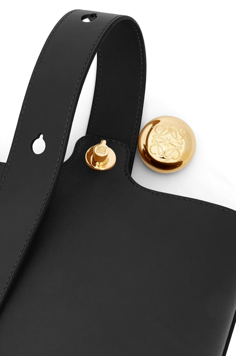 Bag "Mini Pebble Bucket in soft veal leather Black"LOEWE